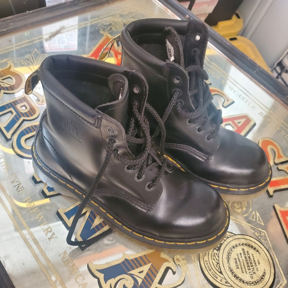 DR MARTENS Industrial Workboots Like New Condition - Picture 6 of 7